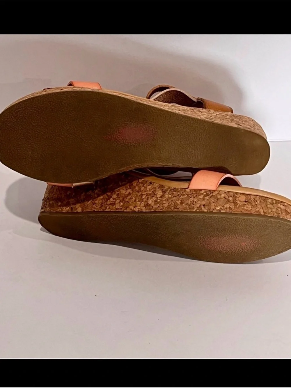 Blowfish Malibu Kids Loverli-K Tan Pearl Gold Wedge Sandals EUC Size 4
